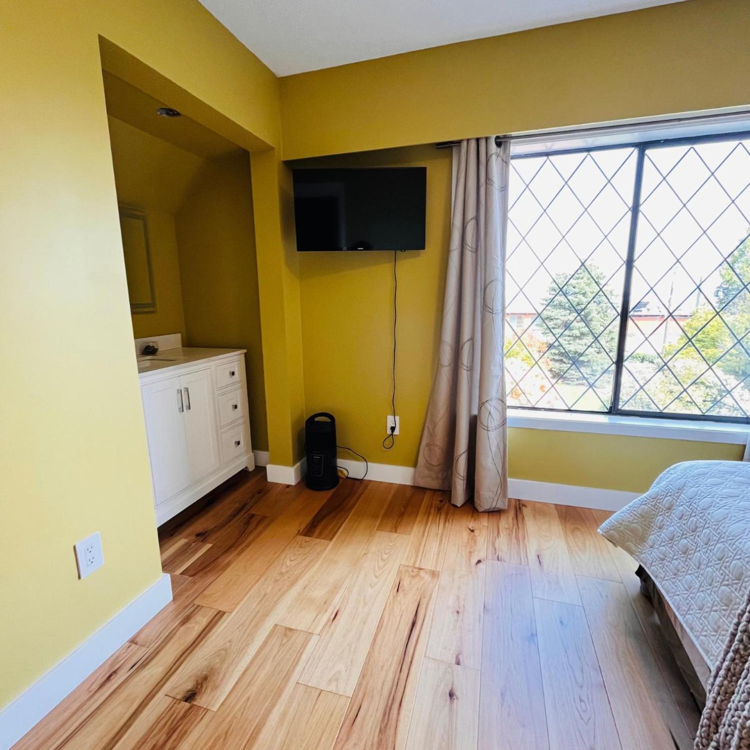 Oceanside Manor - Fancy Room - Golf Course & Beach View Qualicum Beach Exterior photo
