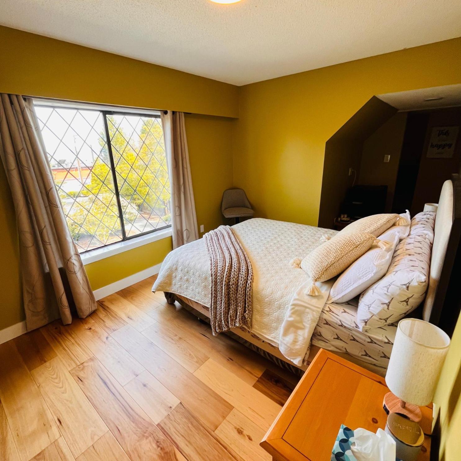 Oceanside Manor - Fancy Room - Golf Course & Beach View Qualicum Beach Exterior photo