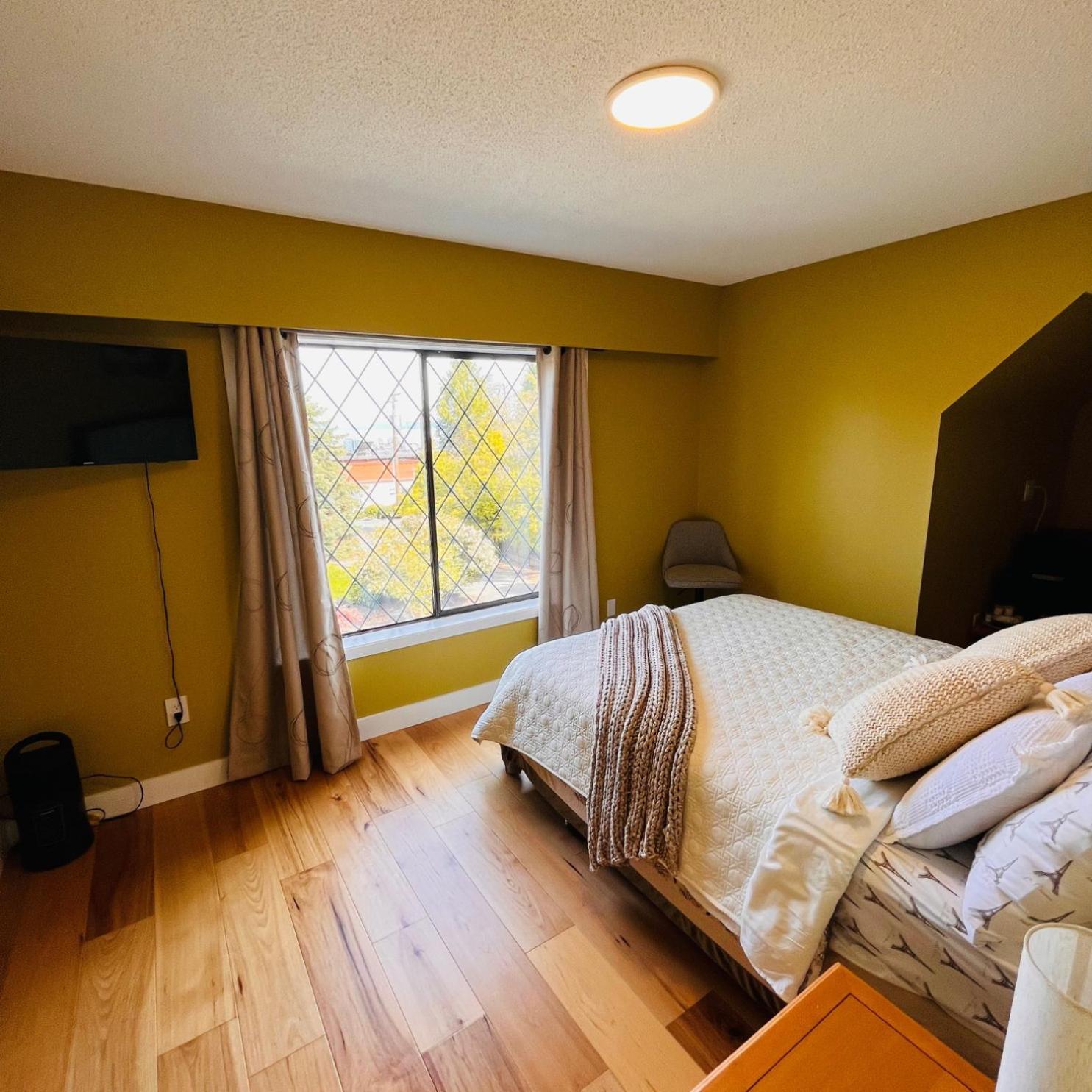 Oceanside Manor - Fancy Room - Golf Course & Beach View Qualicum Beach Exterior photo