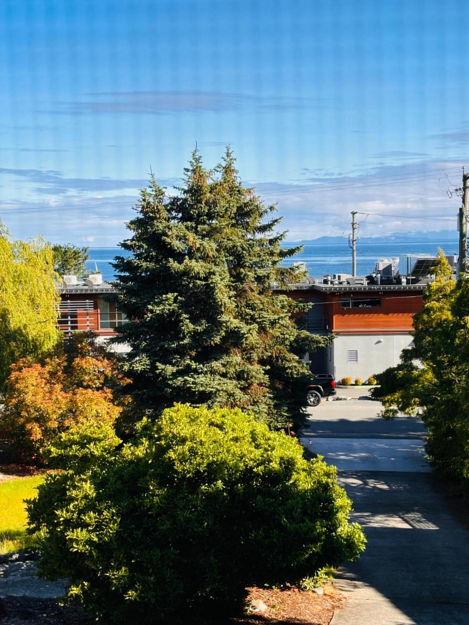 Oceanside Manor - Fancy Room - Golf Course & Beach View Qualicum Beach Exterior photo