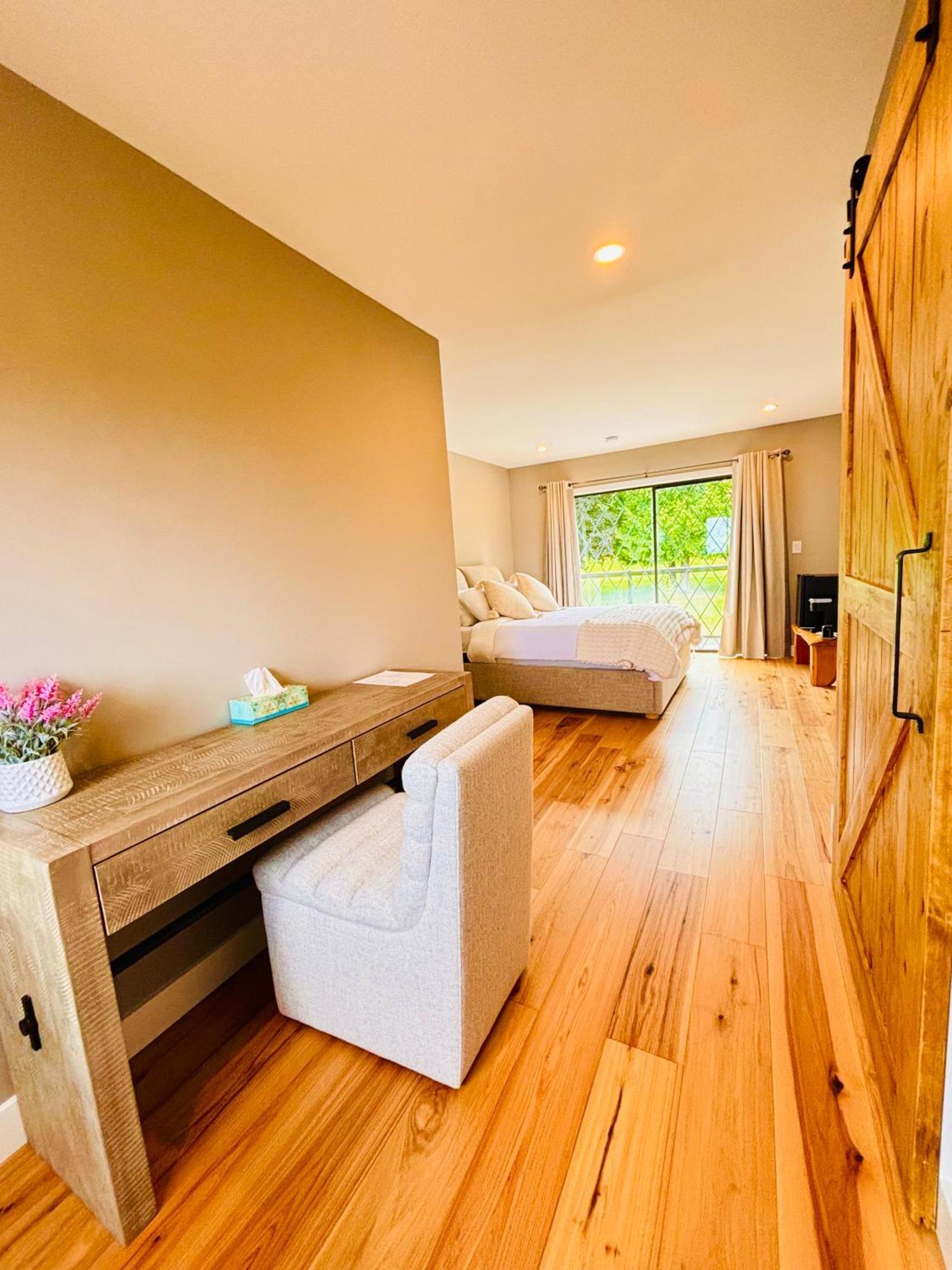 Oceanside Manor - Fancy Room - Golf Course & Beach View Qualicum Beach Exterior photo