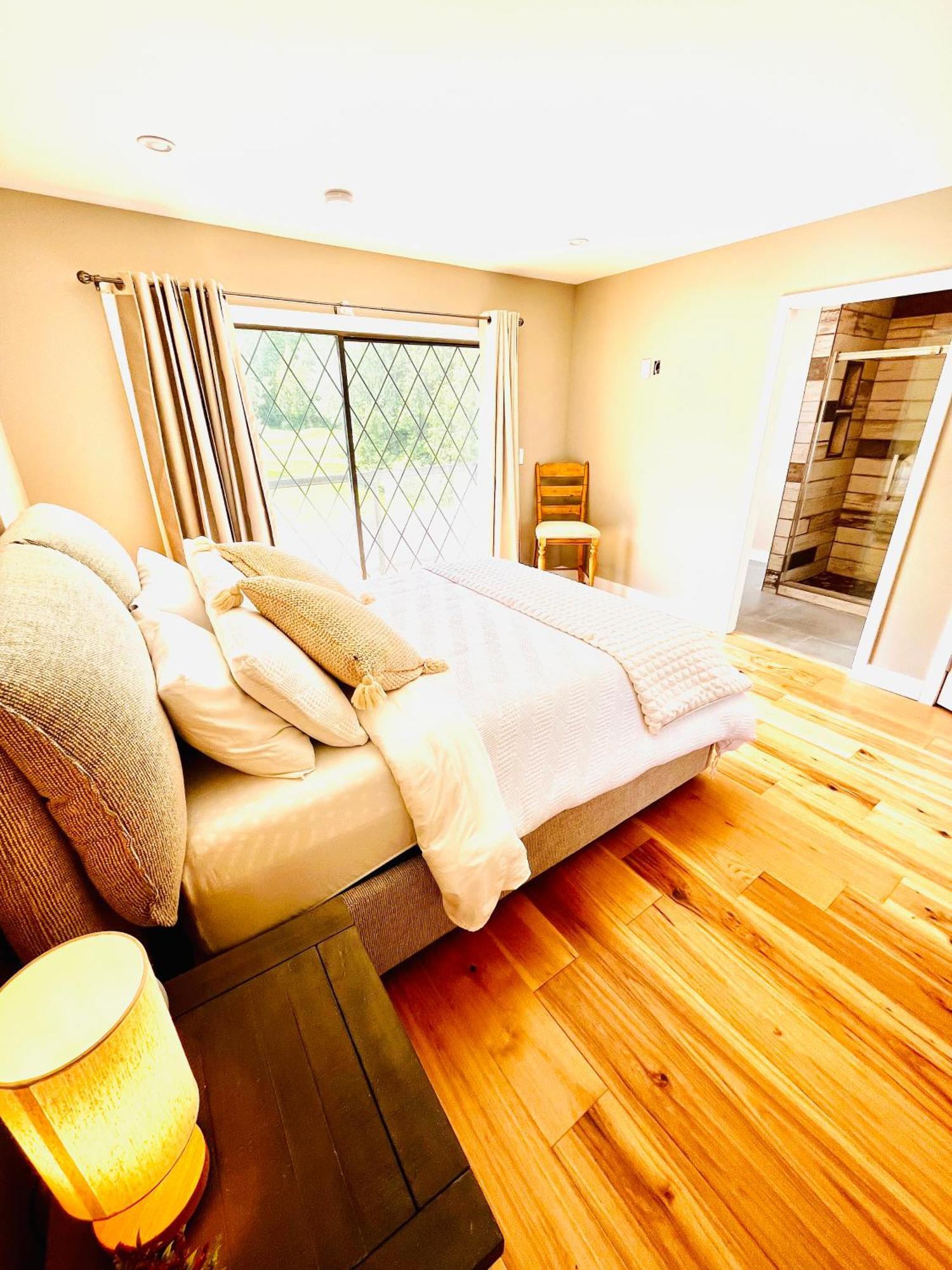 Oceanside Manor - Fancy Room - Golf Course & Beach View Qualicum Beach Exterior photo
