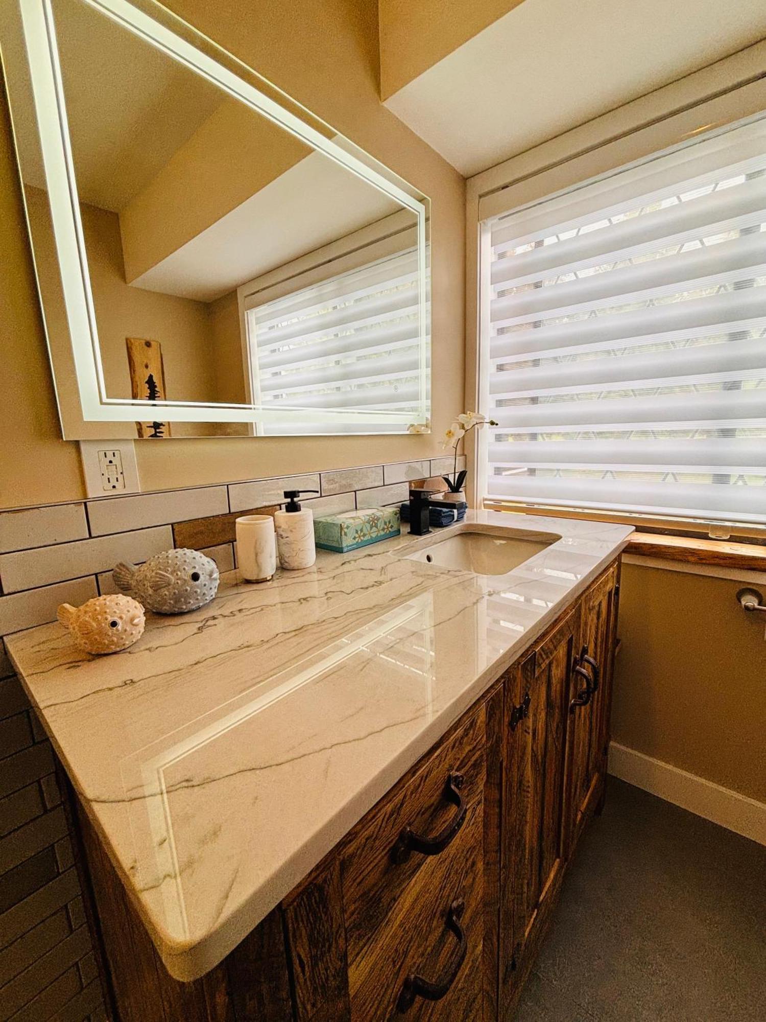 Oceanside Manor - Fancy Room - Golf Course & Beach View Qualicum Beach Exterior photo