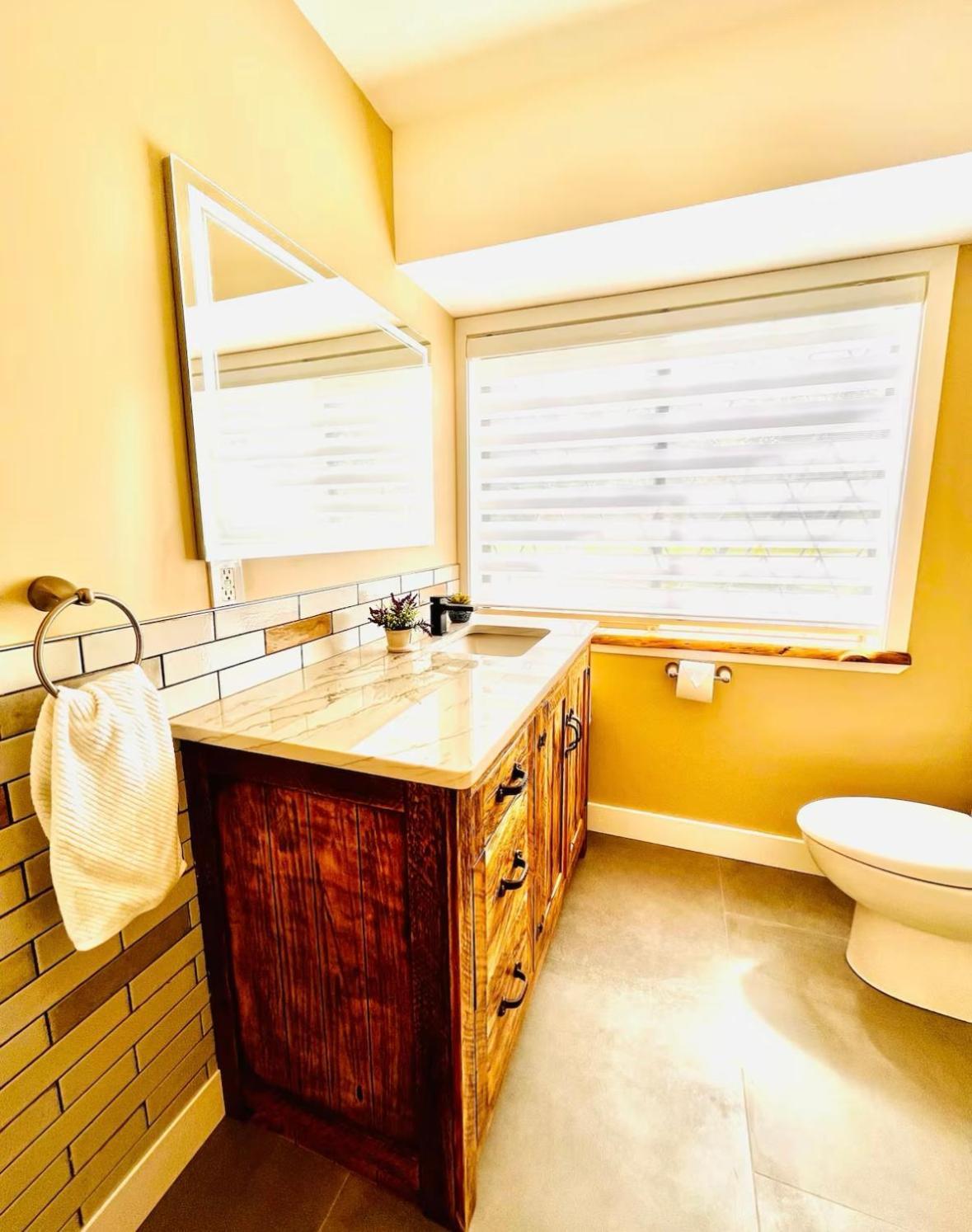 Oceanside Manor - Fancy Room - Golf Course & Beach View Qualicum Beach Exterior photo