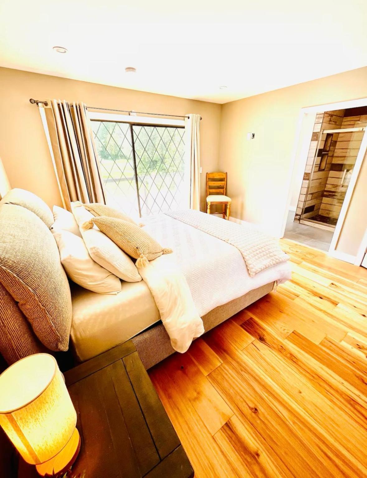 Oceanside Manor - Fancy Room - Golf Course & Beach View Qualicum Beach Exterior photo