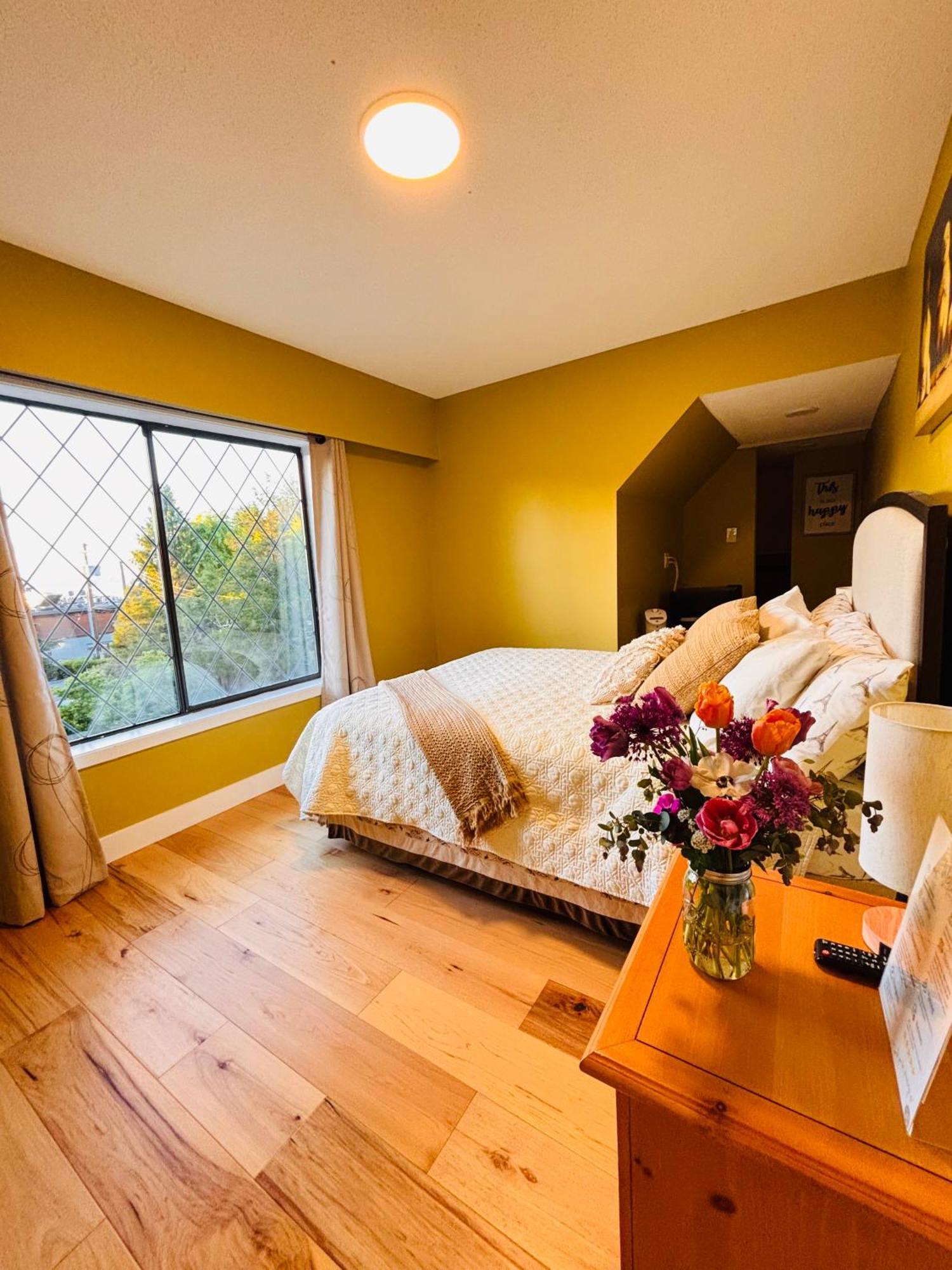 Oceanside Manor - Fancy Room - Golf Course & Beach View Qualicum Beach Exterior photo
